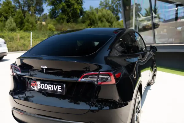 Tesla Model Y Long Range RWD 22