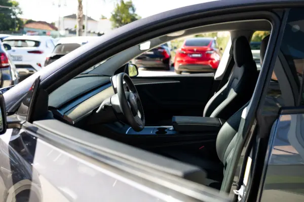 Tesla Model Y Standard 2