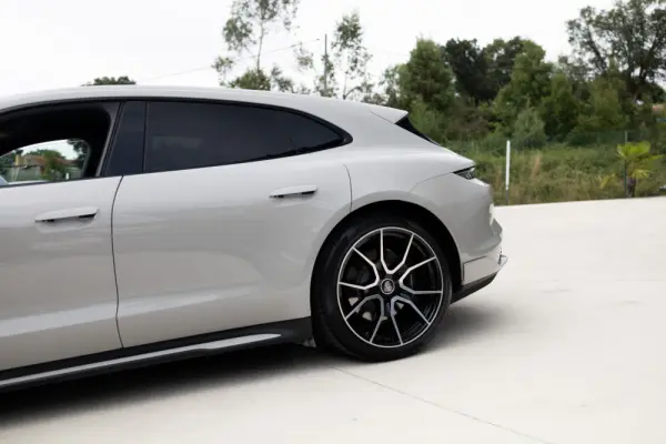 Porsche Taycan Sport Turismo Outro 11