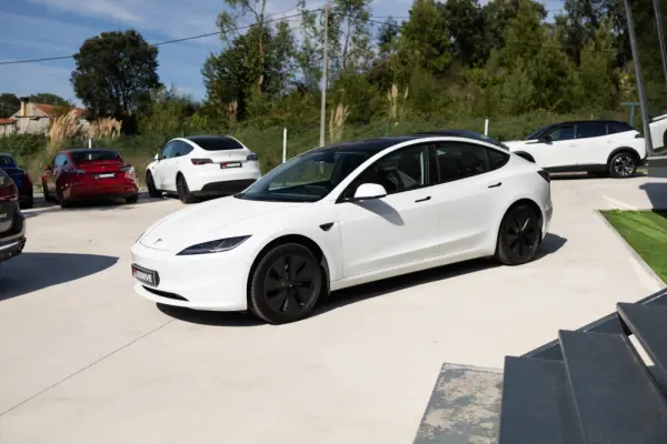 Tesla Model 3 Tração Traseira 4