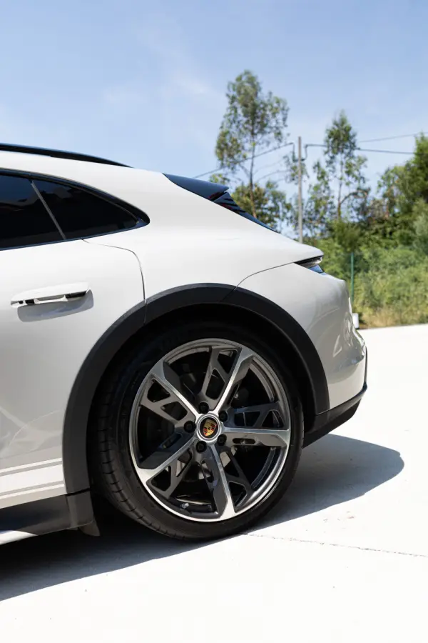 Porsche Taycan Cross Turismo 4 9