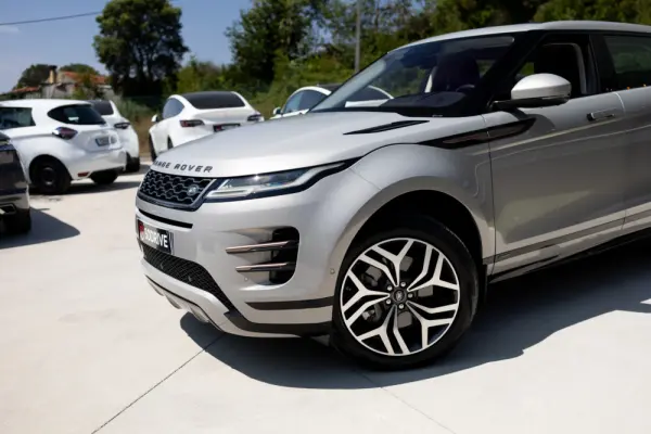 Land Rover Range Rover Evoque P300e R-Dynamic HSE 16