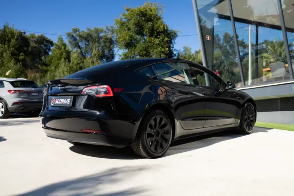Tesla Model 3 Long-Range Dual Motor AWD 17