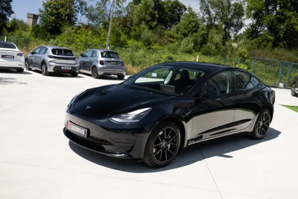 Tesla Model 3 Standard Range Plus RWD 4