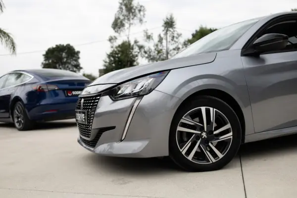 Peugeot 208 1.2 PureTech Allure 13