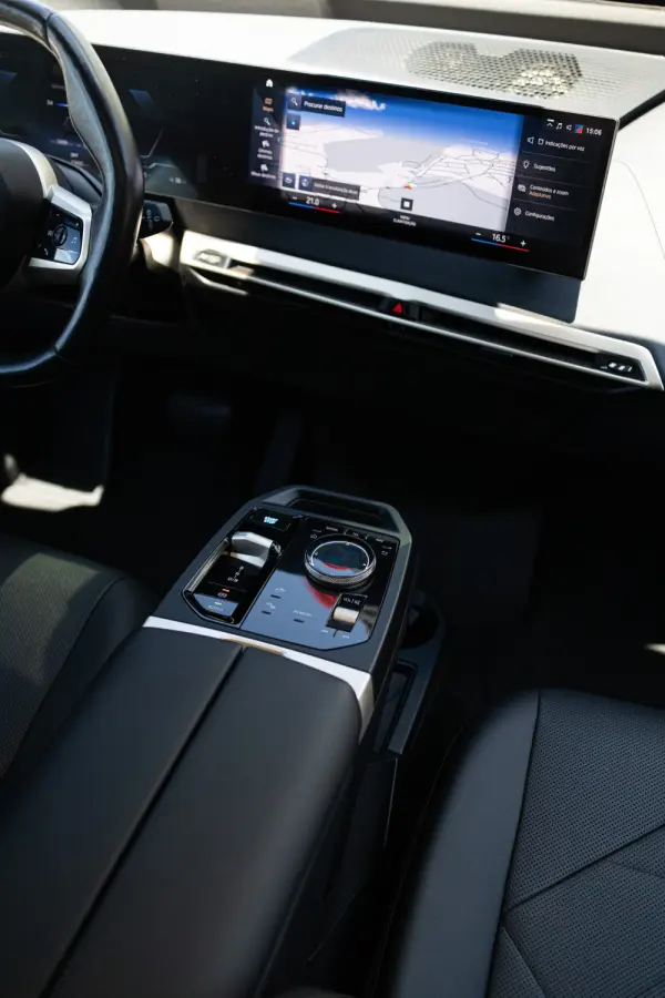 BMW iX xDrive 40 Pack Desportivo 64