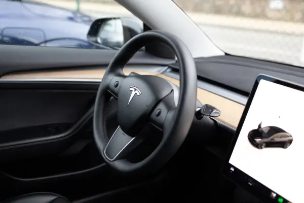 Tesla Model 3 Long-Range Dual Motor AWD 2