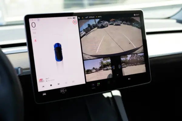 Tesla Model 3 Long-Range Dual Motor AWD 11