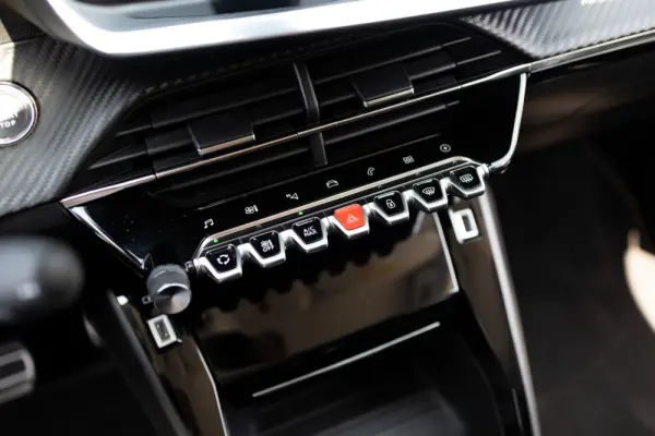 Peugeot e-2008 Allure 25