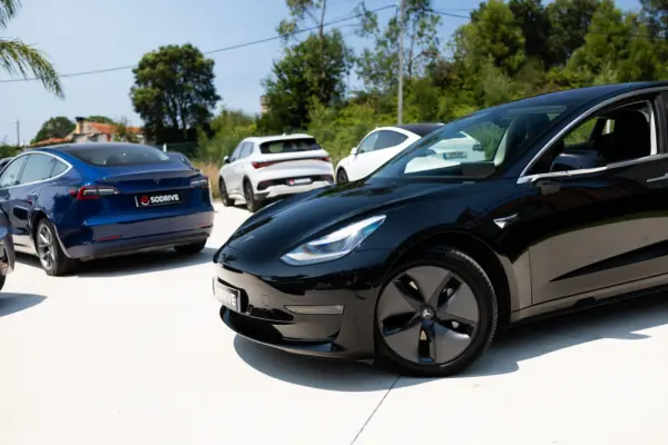Tesla Model 3 Long-Range Dual Motor AWD 11