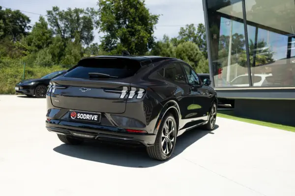 Ford Mustang Mach-E 75.7 kWh Premium AWD 20