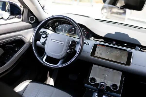 Land Rover Range Rover Evoque P300e R-Dynamic HSE 2