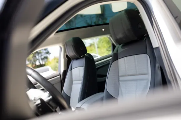 Land Rover Range Rover Evoque P300e R-Dynamic HSE 6