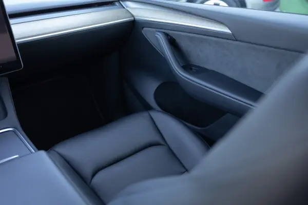 Tesla Model Y Long Range Dual Motor AWD 23