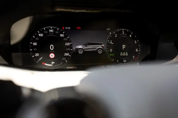 Land Rover Range Rover Evoque P300e R-Dynamic HSE 44