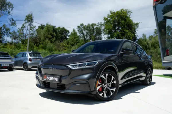 Ford Mustang Mach-E 75.7 kWh Premium AWD 7