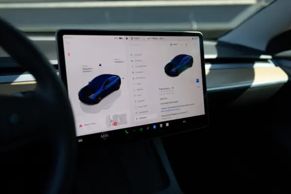 Tesla Model 3 Long-Range Dual Motor AWD 9