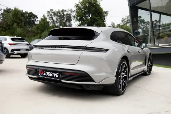 Porsche Taycan Sport Turismo Outro 6