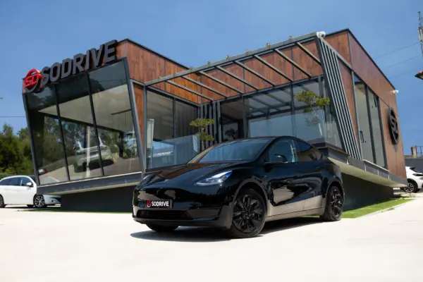 Tesla Model Y Long Range RWD 1