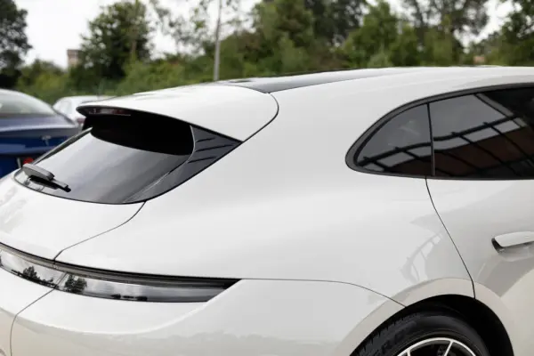 Porsche Taycan Sport Turismo Outro 43