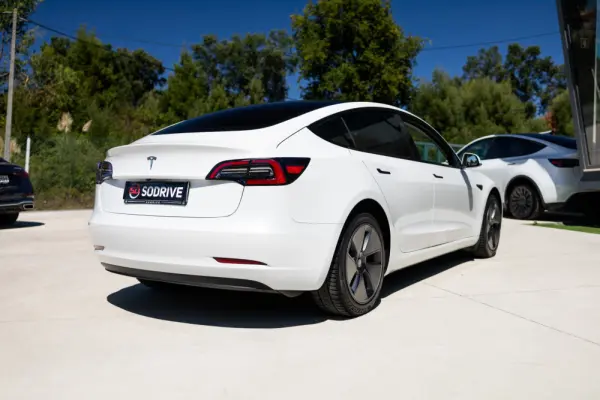 Tesla Model 3 Standard Range Plus RWD 18