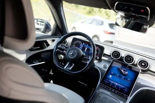Mercedes-Benz C 300 e AMG Line 2