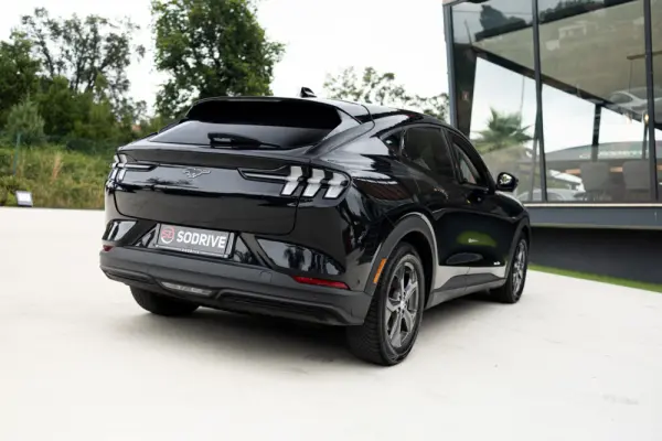 Ford Mustang Mach-E Standard Range 6