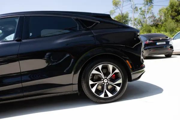 Ford Mustang Mach-E AWD PREMIUM 23