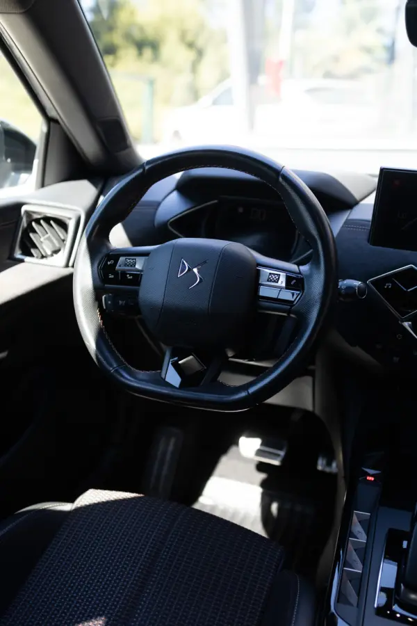 DS DS3 Crossback E-TENSE PERFORMANCE LINE + 29