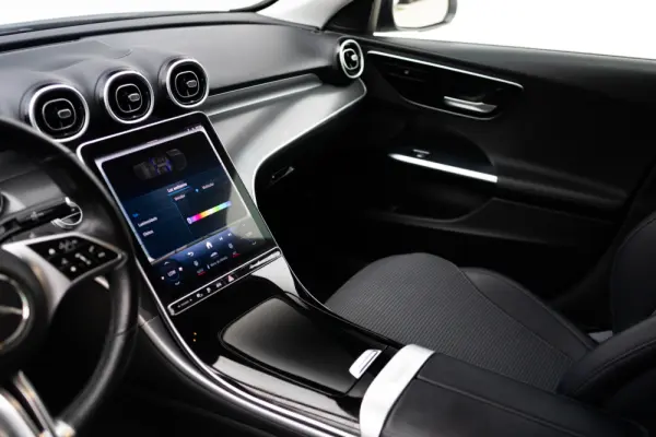 Mercedes-Benz C 300 e Avantgarde 14