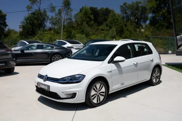 Volkswagen e-Golf Standard 6