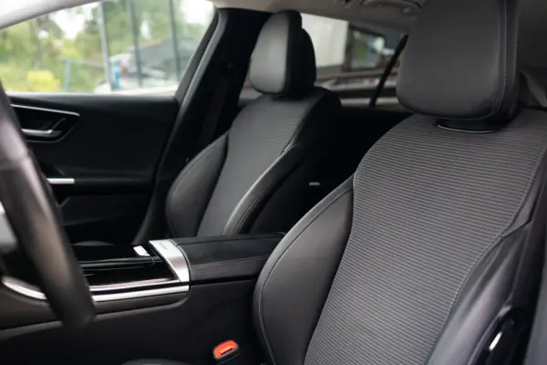 Mercedes-Benz C 300 e Avantgarde 24