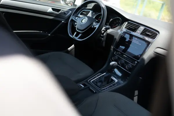 Volkswagen e-Golf Standard 14