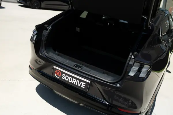 Ford Mustang Mach-E 75.7 kWh Premium AWD 22