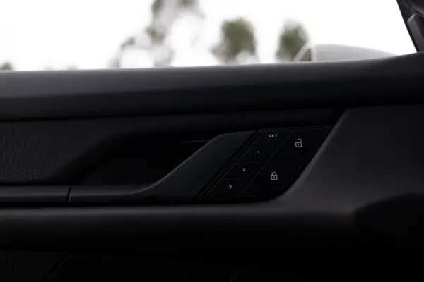 Porsche Taycan Sport Turismo Outro 40