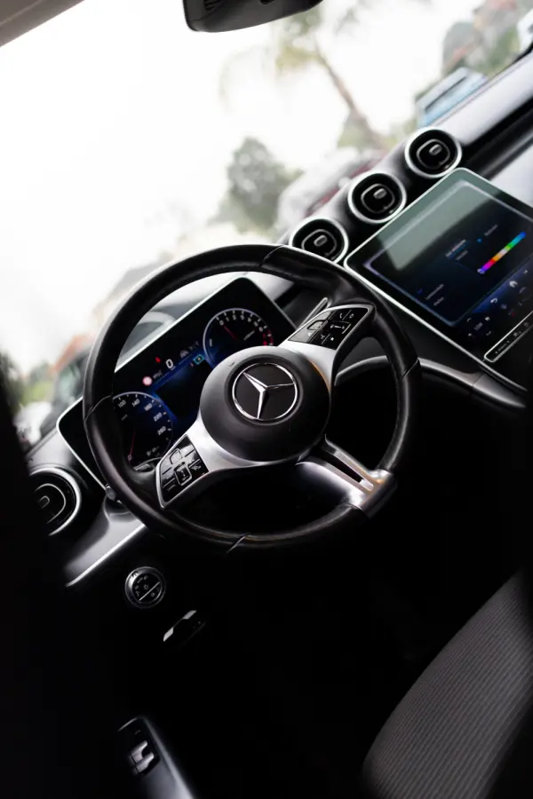 Mercedes-Benz C 300 e Avantgarde 27