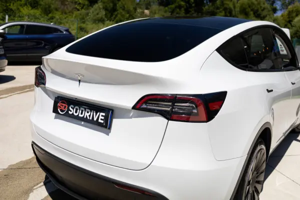Tesla Model Y Standard RWD 19