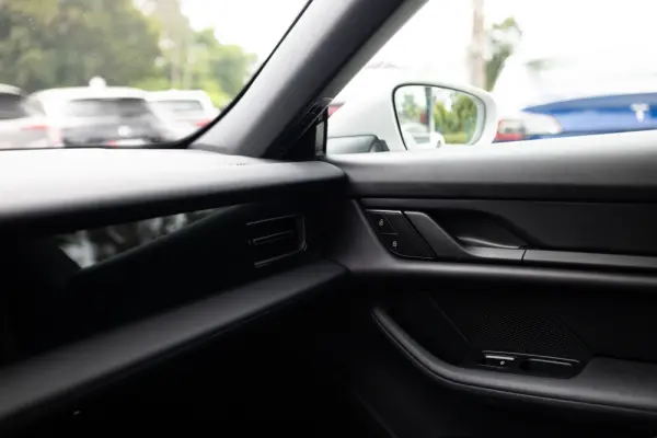 Porsche Taycan Sport Turismo Outro 13
