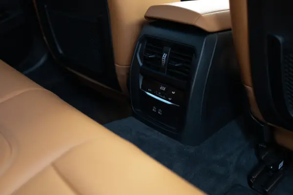BMW 320 e Aut. M Sport 27