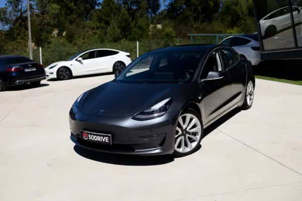 Tesla Model 3 Long-Range Dual Motor AWD 4