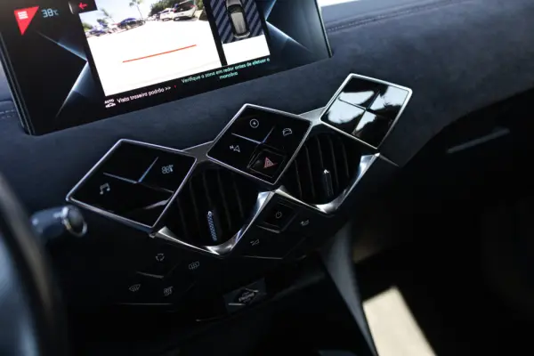 DS DS3 Crossback E-TENSE PERFORMANCE LINE + 18