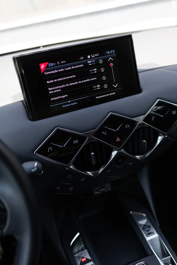 DS DS3 Crossback E-Tense Performance Line 31