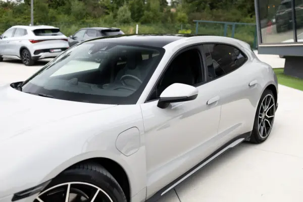 Porsche Taycan Sport Turismo Outro 10