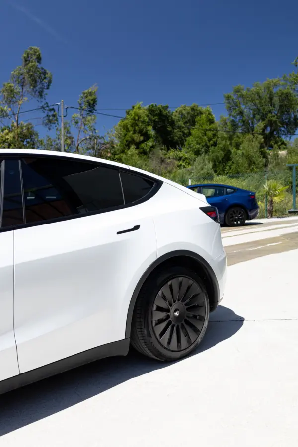 Tesla Model Y Standard RWD 13