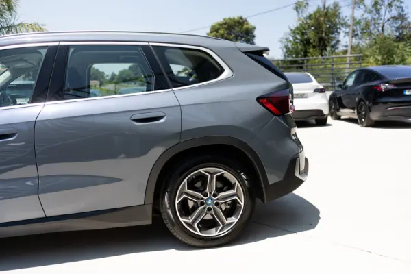 BMW iX1 xDrive30 xLine 12