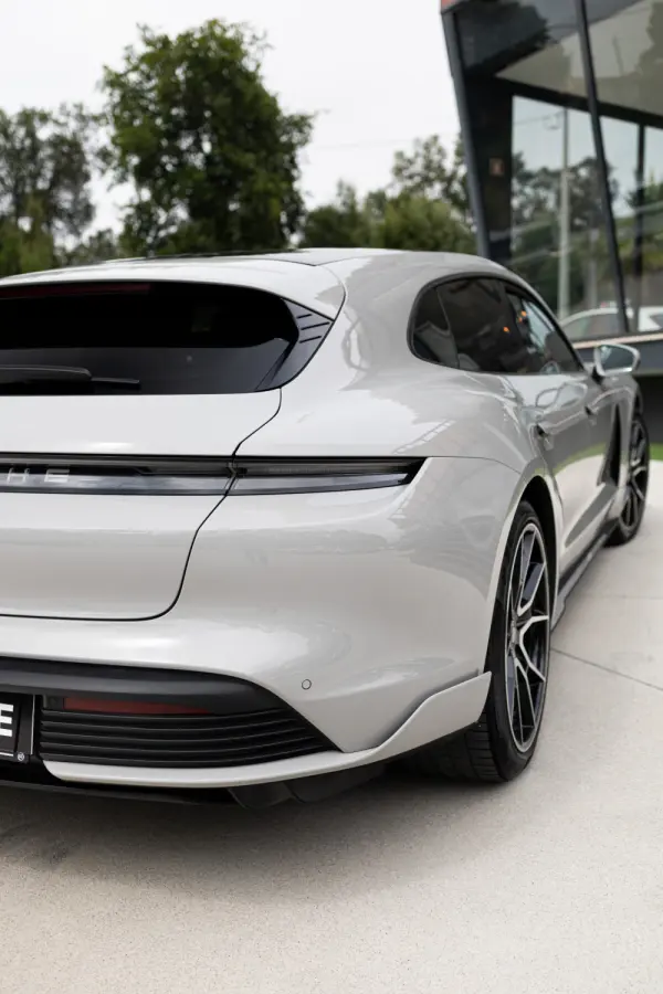 Porsche Taycan Sport Turismo Outro 46