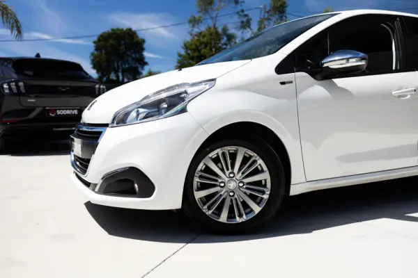 Peugeot 208 1.6 BlueHDi Style 7