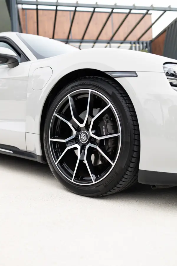 Porsche Taycan Sport Turismo Outro 26