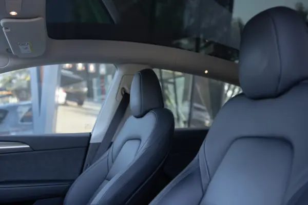 Tesla Model Y Long Range Dual Motor AWD 22