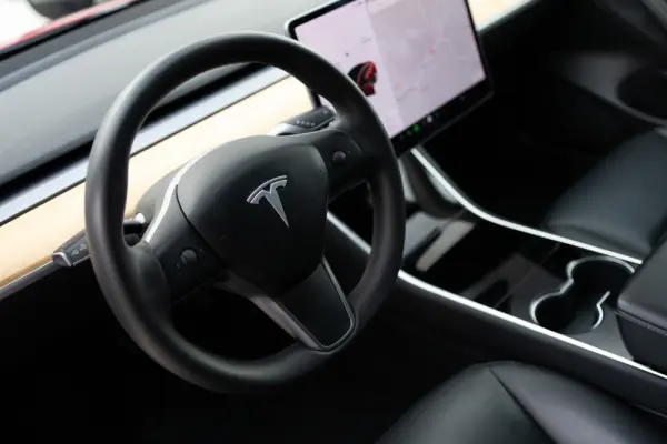 Tesla Model 3 Standard Range Plus RWD 2
